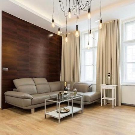 Luxury Apartment On Wenceslas Square プラハ エクステリア 写真