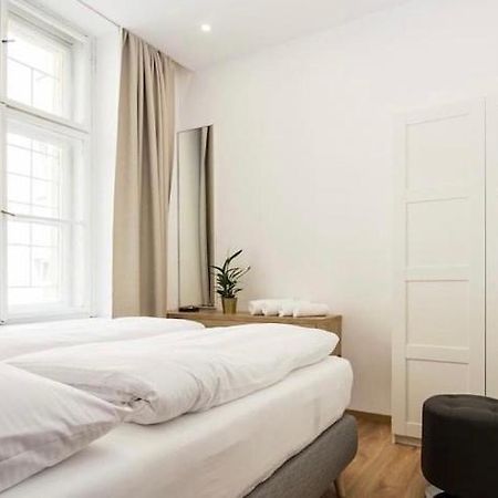 Luxury Apartment On Wenceslas Square プラハ エクステリア 写真