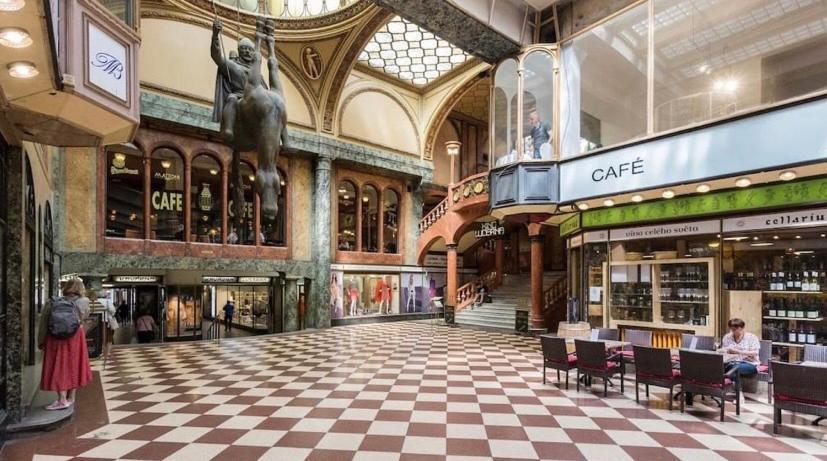 Luxury Apartment On Wenceslas Square プラハ エクステリア 写真